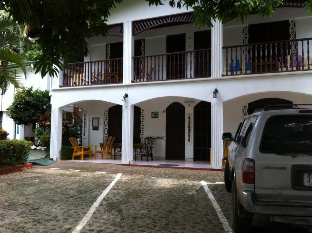 Hotel Marielos Tamarindo Exterior photo