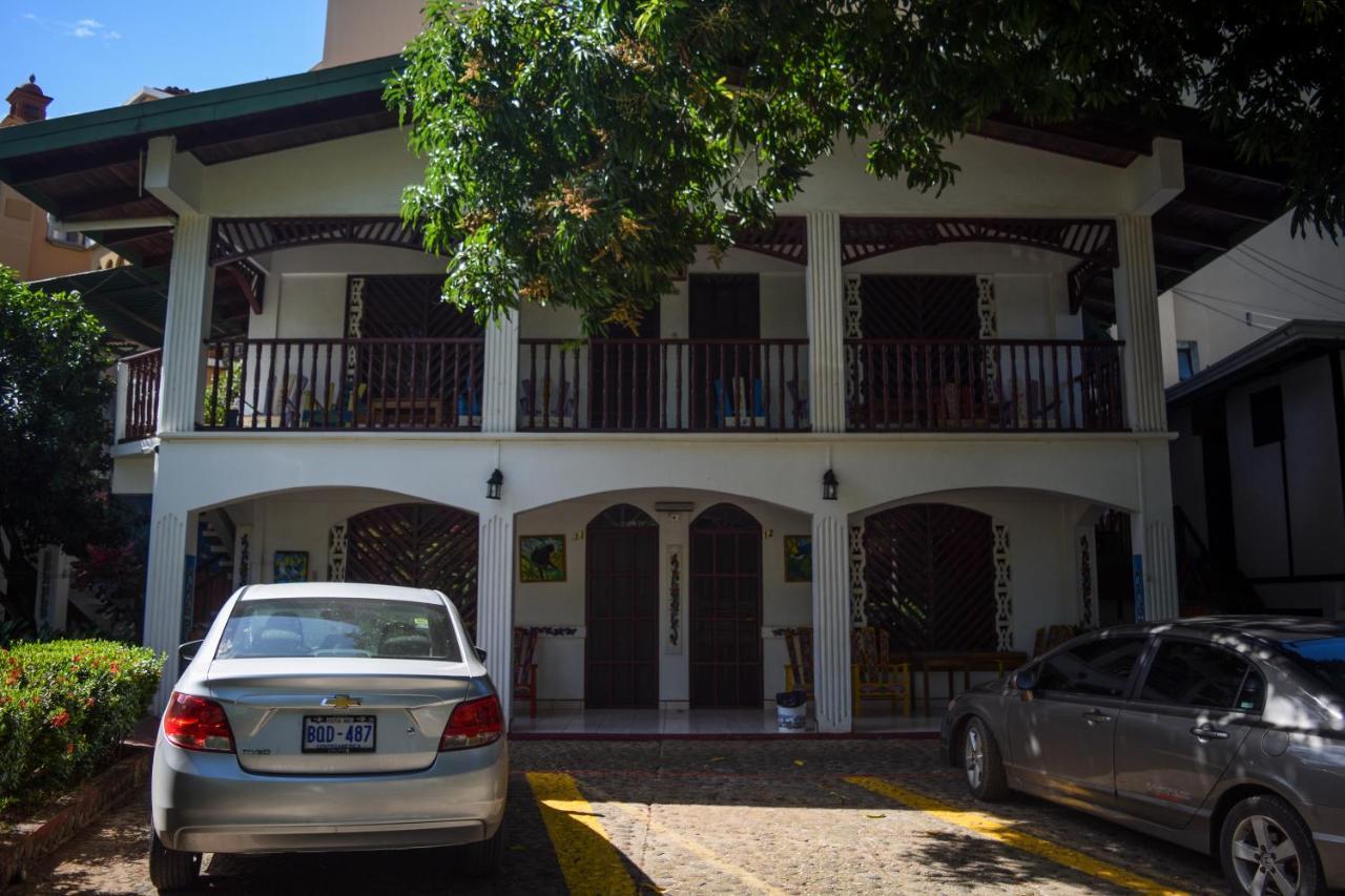 Hotel Marielos Tamarindo Exterior photo